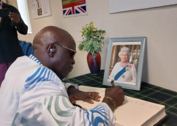 SWIMMING PRESIDENT JOINS OTHERS TO SYMPATHIZE FOR LATE QUEEN ELIZABETH II
