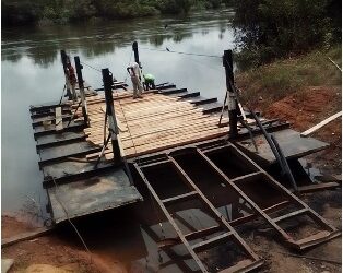 AS MABANTA FERRY BREAKS DOWN… GATE WAY TO SANDA MAGBOLONTOR, KAMAKWIE BLOCKED