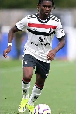 Teenage Sensation Jaydan Kamason Inks Professional Deal with Manchester United