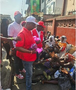 Ambassador Omrie Golley Donates Rice To The Vulnerable