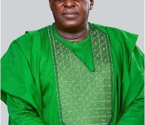 Hon Sidie Tunis Pledges Le2 Billion To SLPP