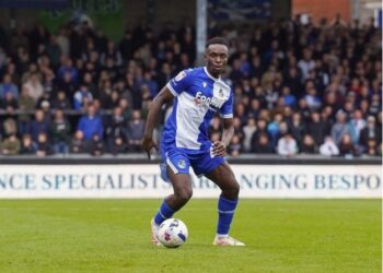 Lincoln City Adds Midfield with Kamil Conteh Loan Signing￼